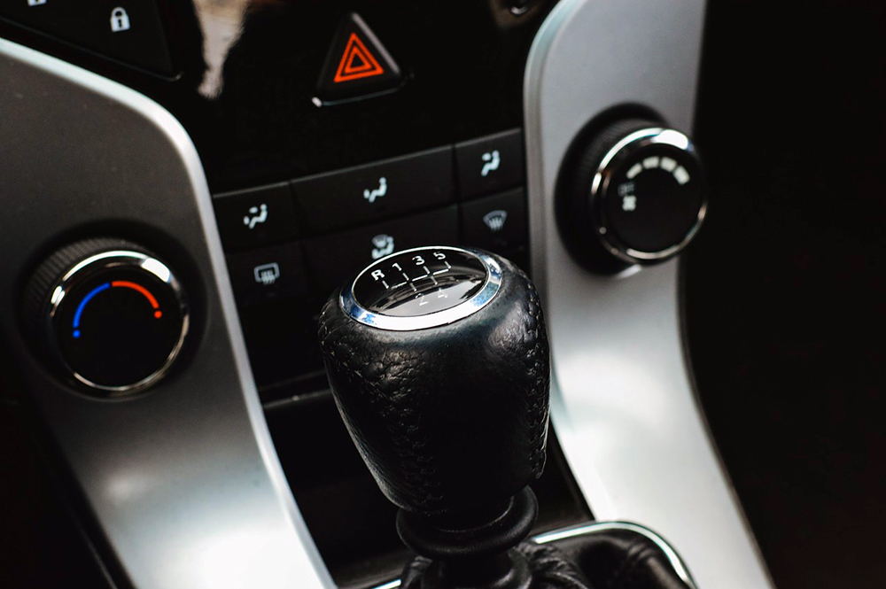 A manual transmission stick shift to show if manual or automatic safer